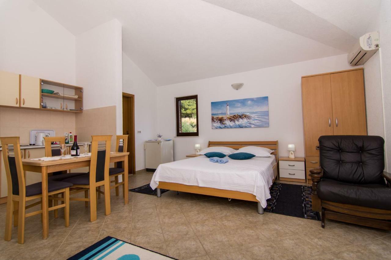 apartmani buzuk Trogir Exterior foto