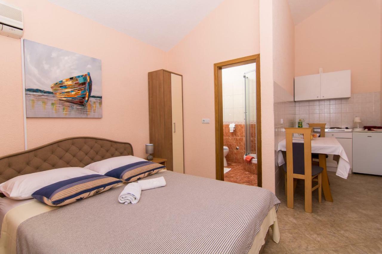 apartmani buzuk Trogir Exterior foto